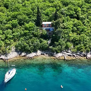 https://sea-house-bassi.primorje-gorskikotar.com
