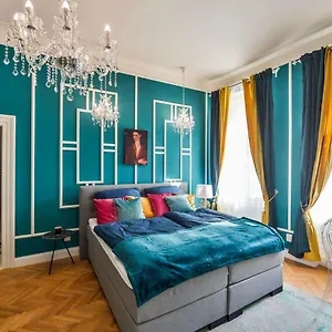 Glamour Frida Apartment