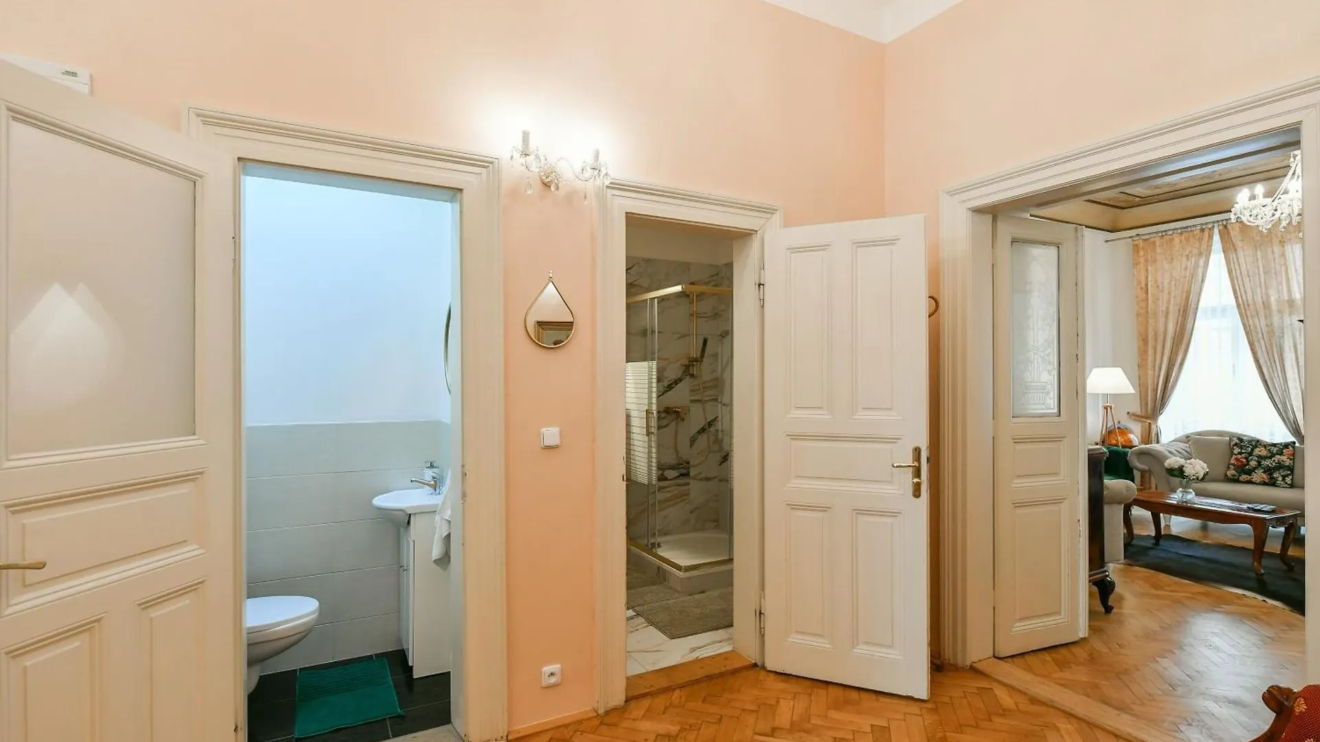 Stunning Charles Bridge Apartment Prag