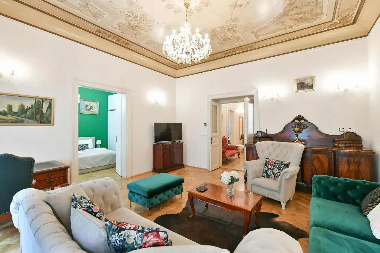 Stunning Charles Bridge Apartment Praha
