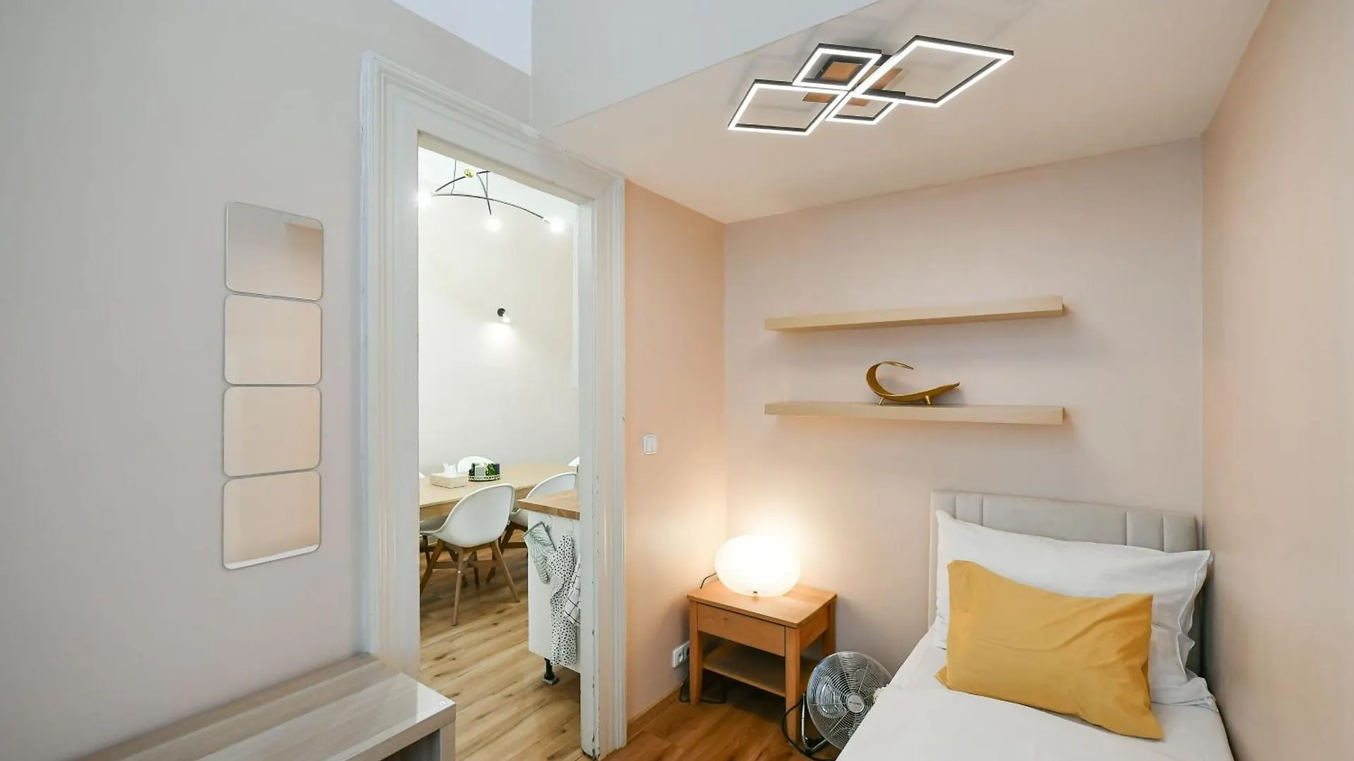Stunning Charles Bridge Apartment Praha 0*,  Česká republika